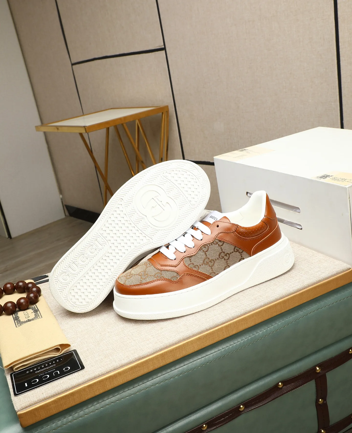 Men's shoes 💰400 GUCCI🔍🔍The latest models are on sale at the same time at the counter. Original calfskin imported from Italy, genuine leather lining, (high-end, extravagant, and classy) with exquisite workmanship. Soles: Original soles specially provided by the original factory. ⚠Exclusive double-layer movable molded soles are super comfortable⚠. Photos of the real thing🎬The real thing is better🔍🔍"High quality·Follow the order" Code number 38-44